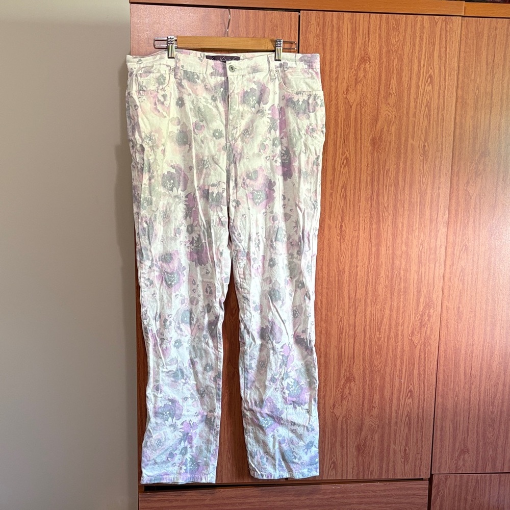 Gloria Vanderbilt Pink Purple Floral Patterned Pants